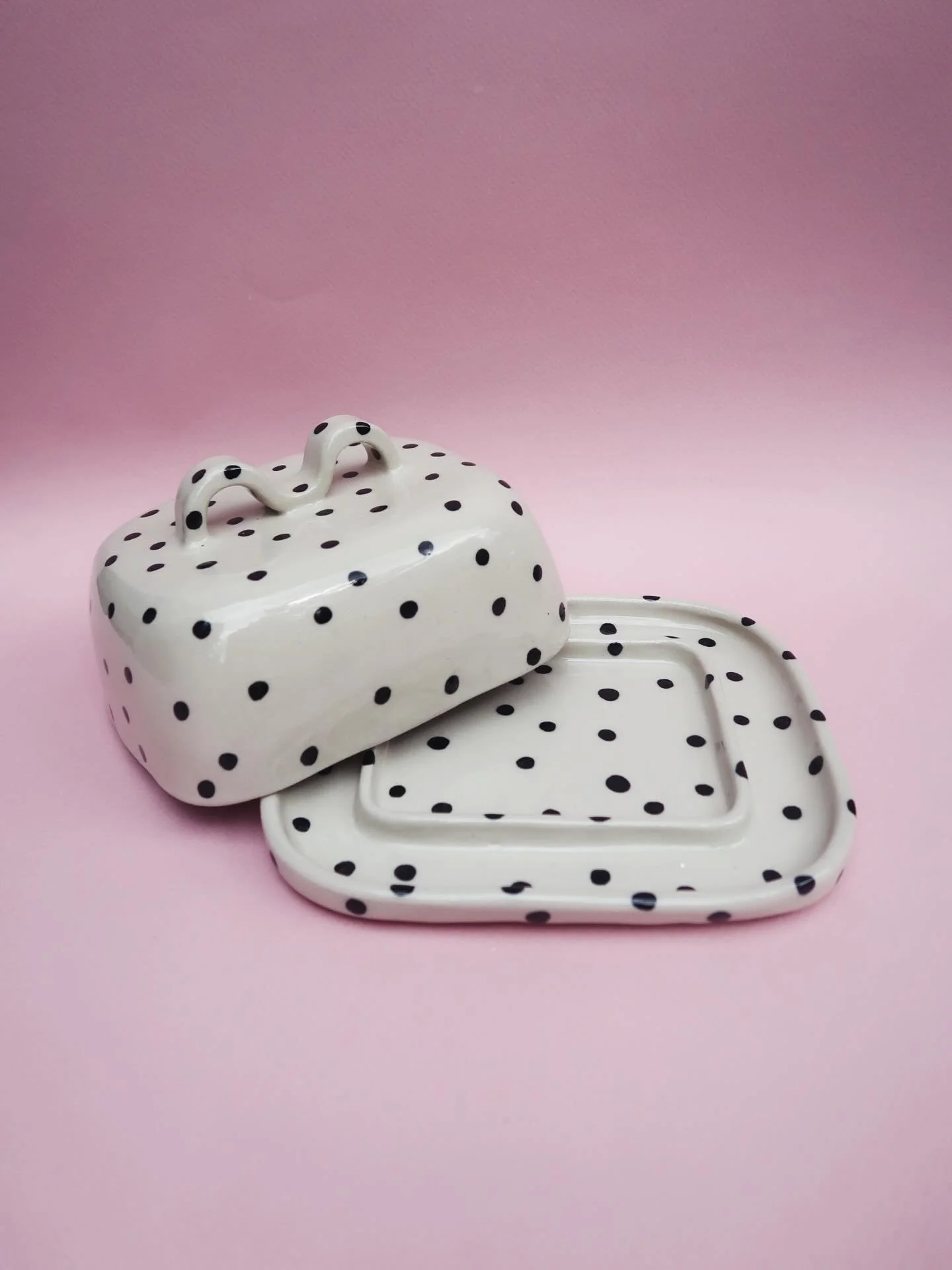 Die einmalige Butterdose ist ab sofort in meinem Shop erh&auml;ltlich. Habe dies &amp; das heute hochgeladen, schaut gerne mal vorbei. Solltet ihr Auftragsw&uuml;nsche haben, schreibt mir eine Nachricht oder eine Email 🌸
www.salkeramik.com

#keramik