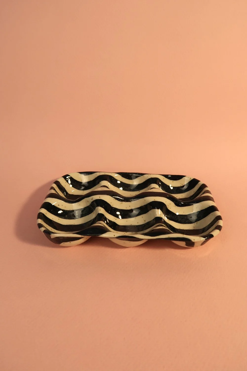 Eggtray black stripes
