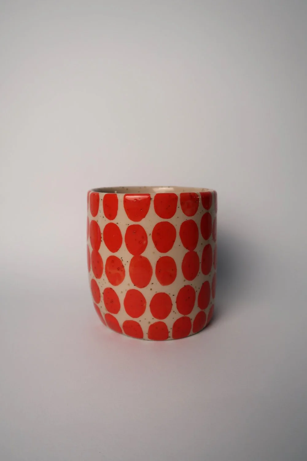 Punktebecher rote Tupfen