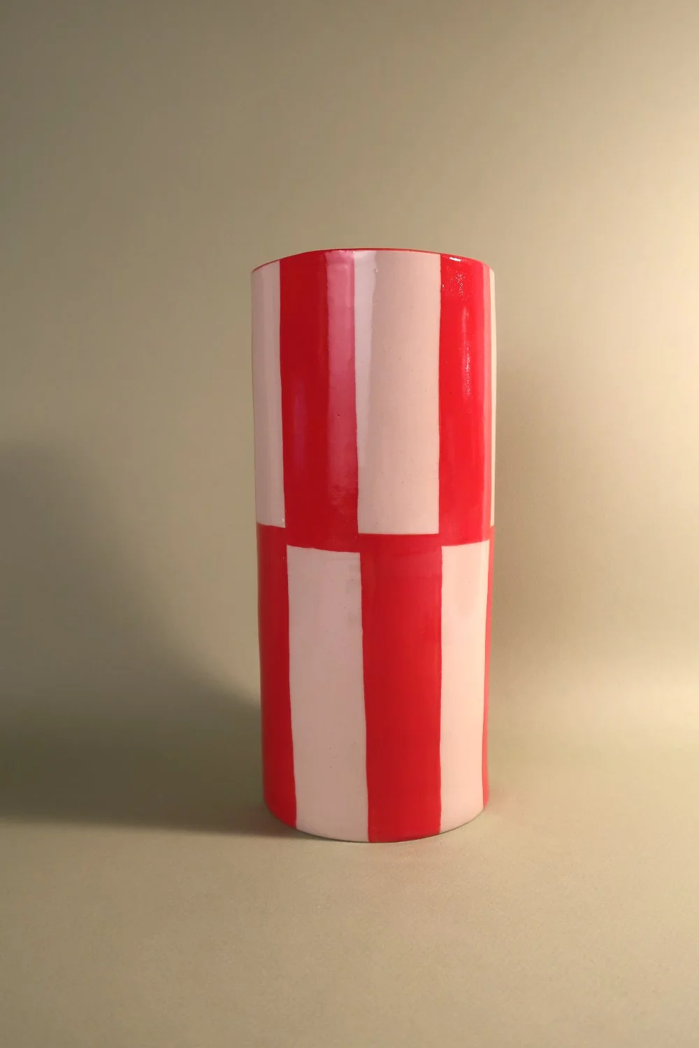 Vase rote Blockstreifen