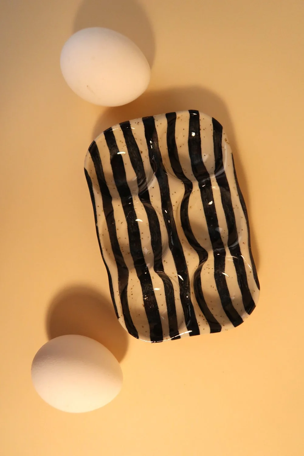 Eggtray black stripes