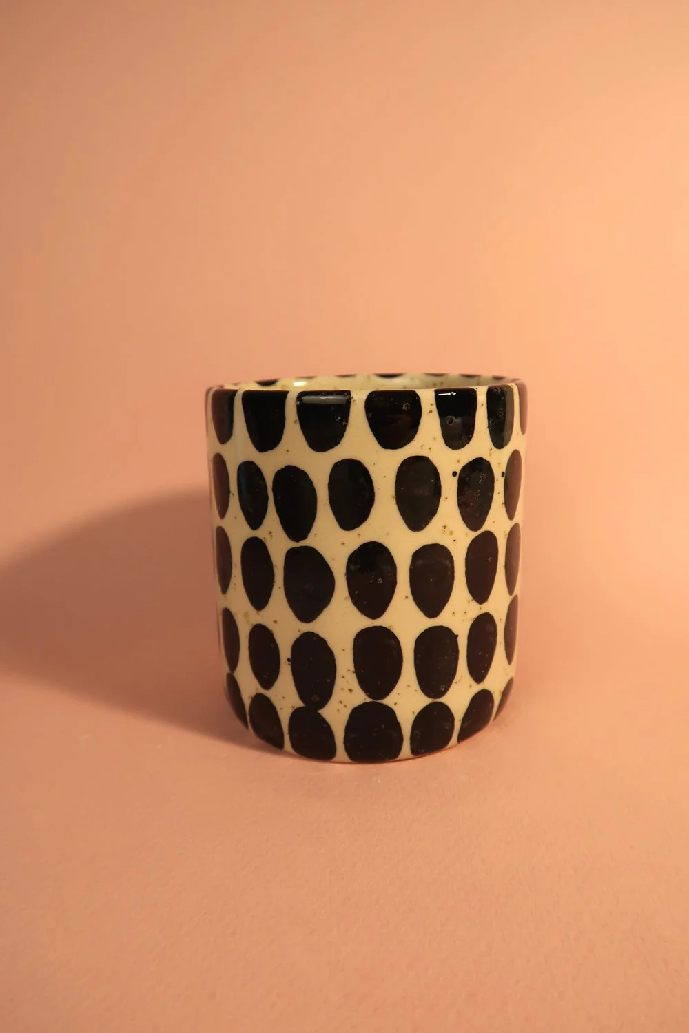 Punktebecher schwarze Tupfen