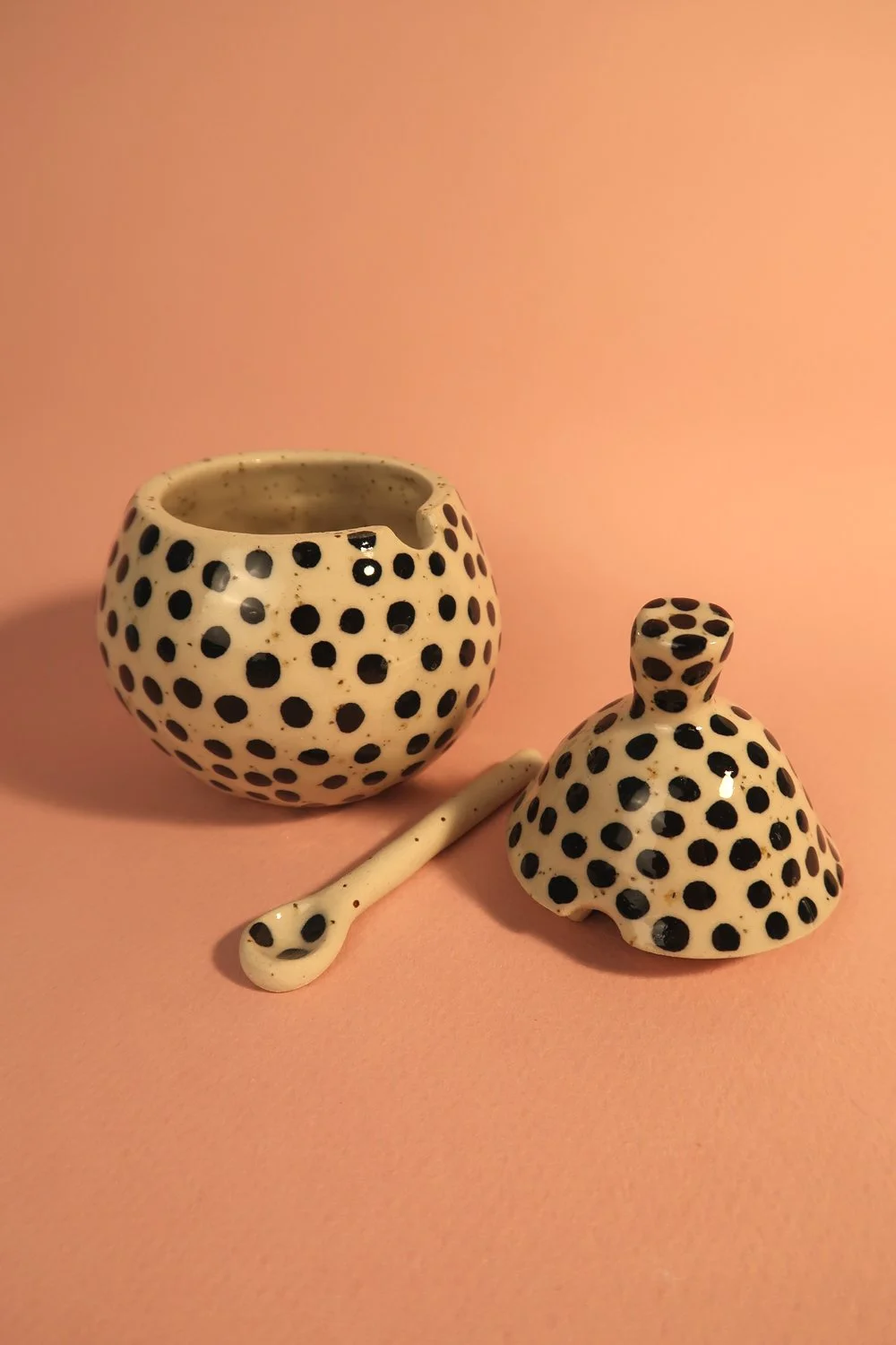 Birnendose black dots