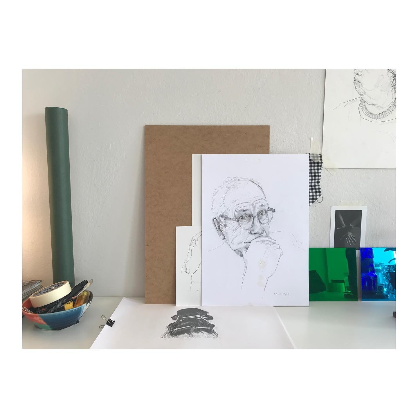 Finally set up a working space at home. Also found this drawing of my Dad.
💙🌿🌀
.
.
.
#drawing #illustration #pencildrawing #artwork #homestudio #lifedrawing #portraiture