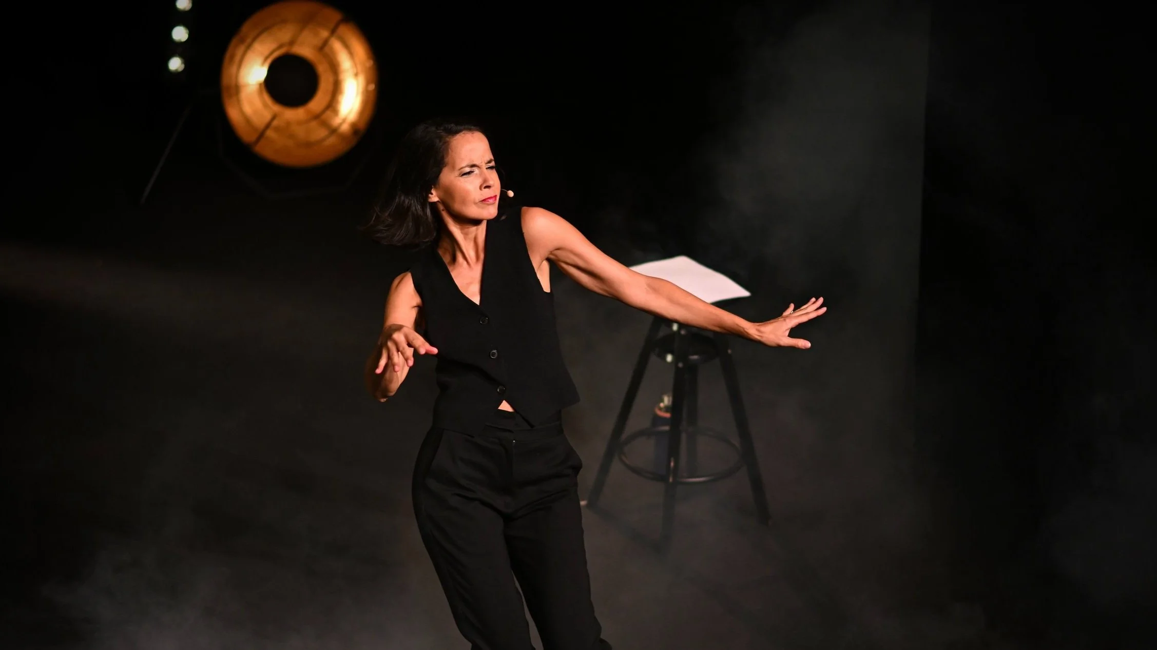 Sophia Aram - Le Monde d’après - Textes : Benoît Cambillard et Sophia Aram - Jeudi 11 juin 2026 à 20h30 - Centre culturel d’Uccle
