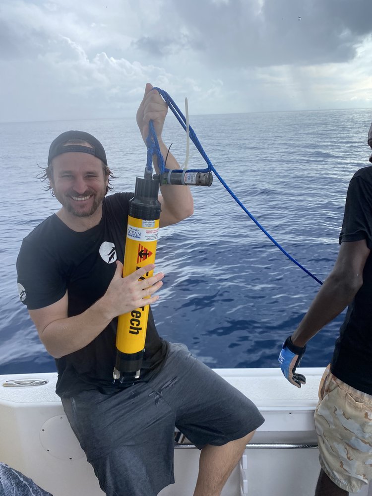 Tristan Guttridge - Shark Research - Hammerhead - Saving the Blue - Shark - Shark Course - Online Learning - Marine Biology - Shark Tagging - Shark Tag - Lecture - Presentation - Lemon Shark - Sharks