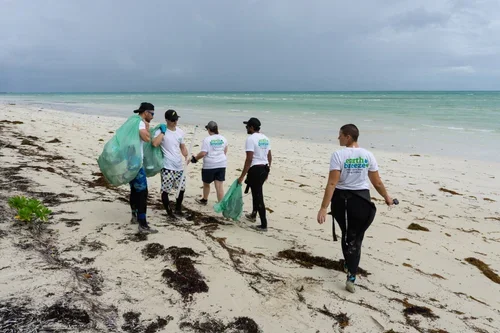 Saving+the+Blue+-+501+c+3+-+Non+profit+-+Nonprofit+-+Not+for+Profit+-+Beach+Clean+-+Clean+up+-+Trash+-+Sharks+-+Shark+-+Green+Living+-+The+Bahamas+-+Andros+-+Environment++-+Marine+Biology+-+Marine+Bio+-+Earth+Breeze+-+Nature.webp
