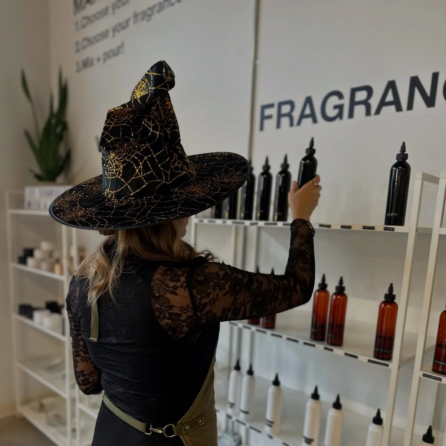 LAST CHANCE for fall candlemaking workshops! 🍂🎃🍎☕️🍁
We are preparing to launch our holiday workshop line up (sneak peek coming soon!), so come explore our fall fragrances before they are locked up in the vault until spooky season 2026 🗓️
#fall