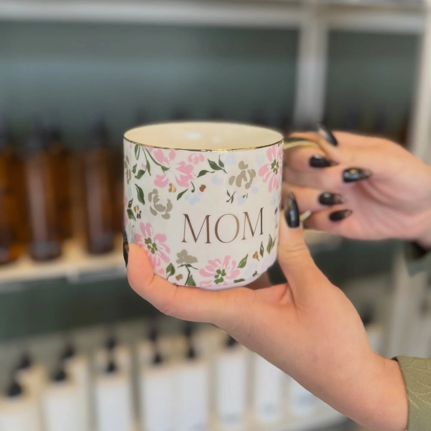 The perfect candle vessels to brighten Mom&rsquo;s Day ✨🔥 we still have candle workshop openings over Mother&rsquo;s Day weekend!

🗓️➡️ see open times via link in bio

&mdash;&mdash;&mdash;
#candleworkshop #candlemakingworkshop #mothersdaycandlemak