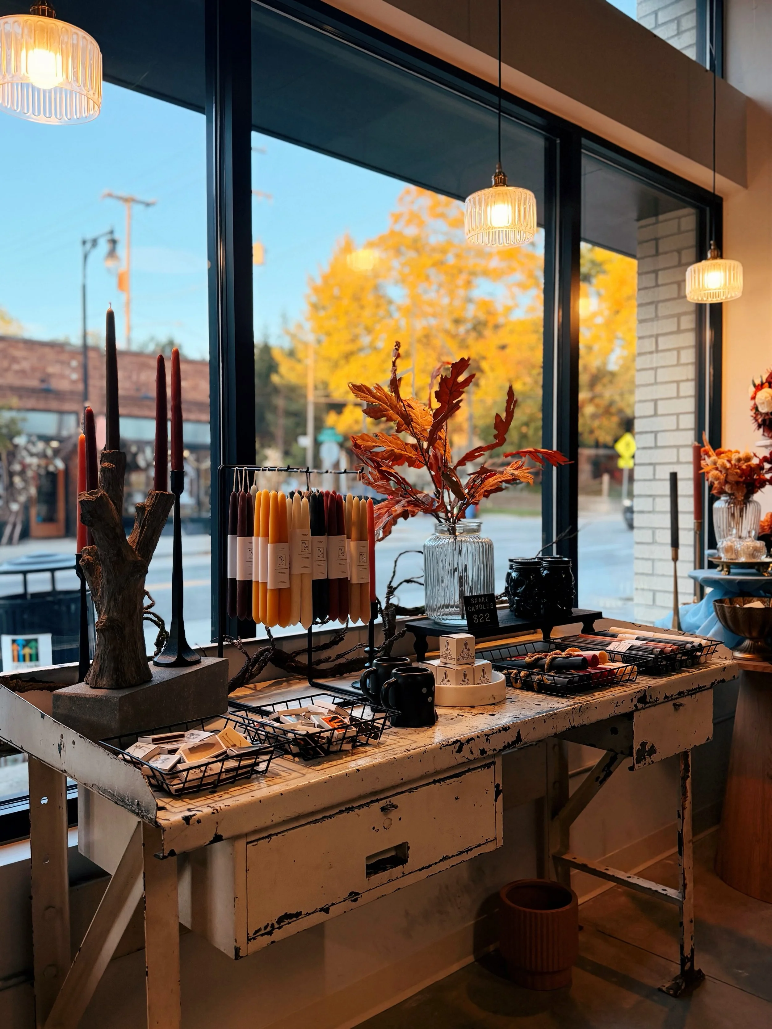 We are absolutely LOVINGG these fall colors!! inside and out 🍂🍁