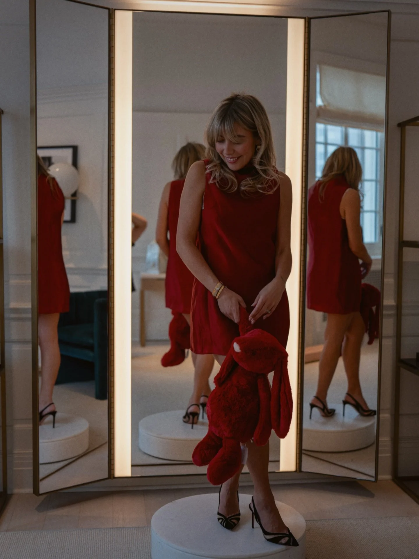 Le style des f&ecirc;tes chez @HoltRenfrewOgilvy, c&rsquo;est vivre des moments intemporels en famille. Se v&ecirc;tir ensemble, cr&eacute;er des souvenirs et laisser l&rsquo;&eacute;l&eacute;gance des f&ecirc;tes devenir une tradition.&nbsp;

Holida