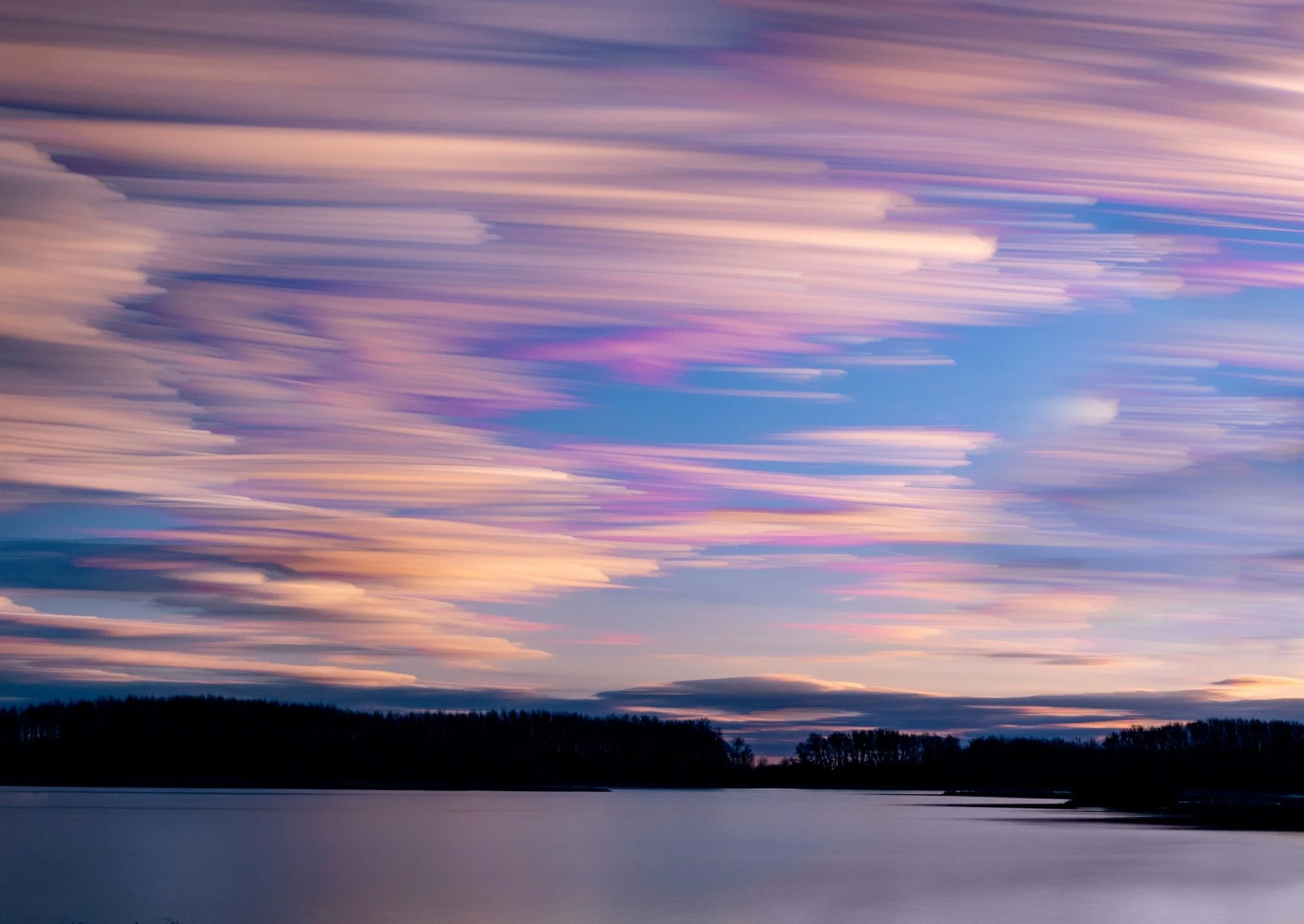 Sunset 
Cloud Stacking via daylight makes the clouds painterly and the water smooth

Taken with my @omsystem.americas M Zuiko 12-100mm lens on my OM-1 camera using daylight live composite on bulb mode

@omsystem.americas
#omsystem #pier #longexposure