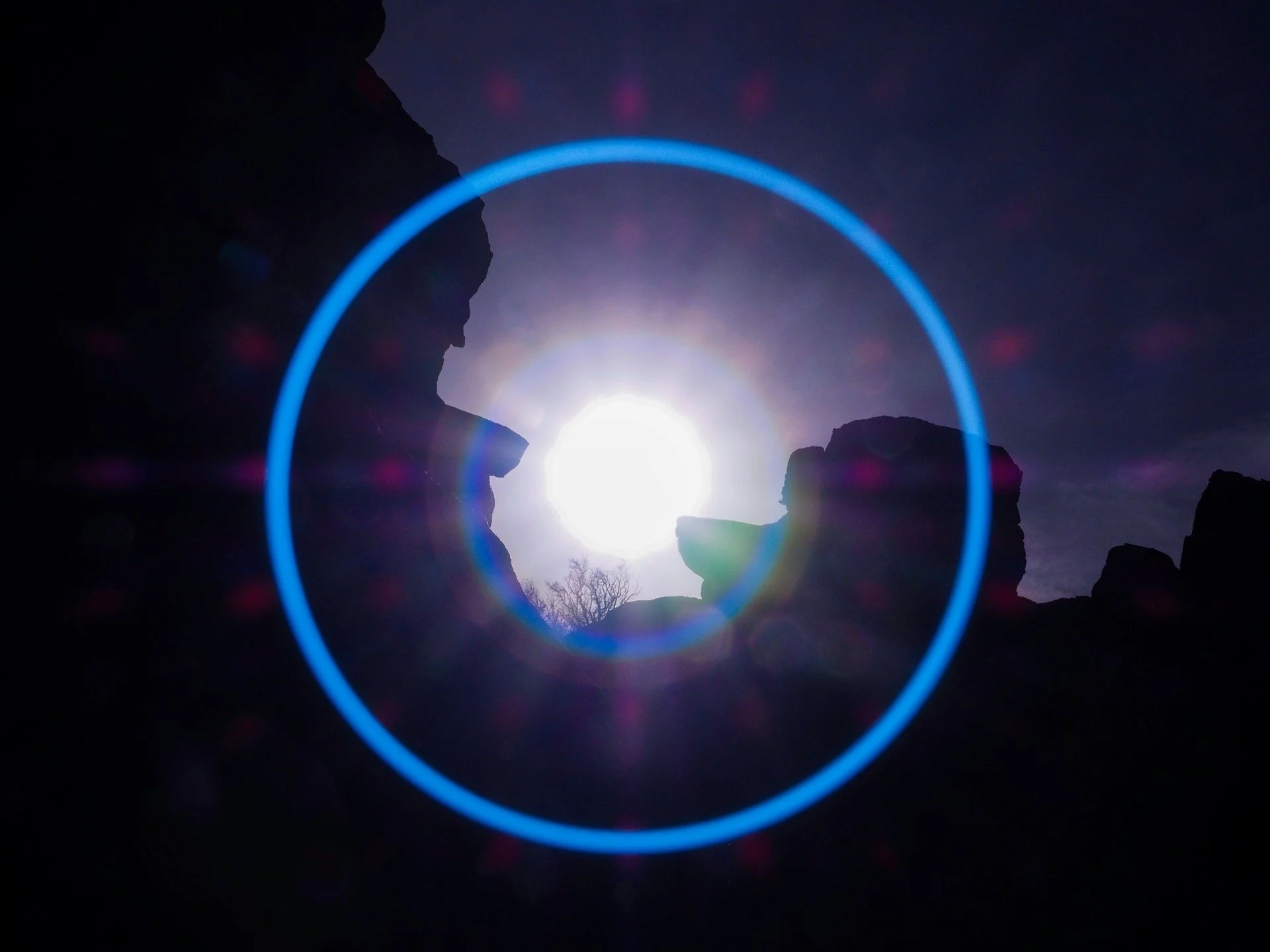 What a strange lens flare!

Take with my @omsystem.americas M Zuiko 12-100mm lens @ 41mm 

1/500 | f22 | ISO 400

#omsystem #omsystem.cameras #lensflare #landscape #lisatomphotos