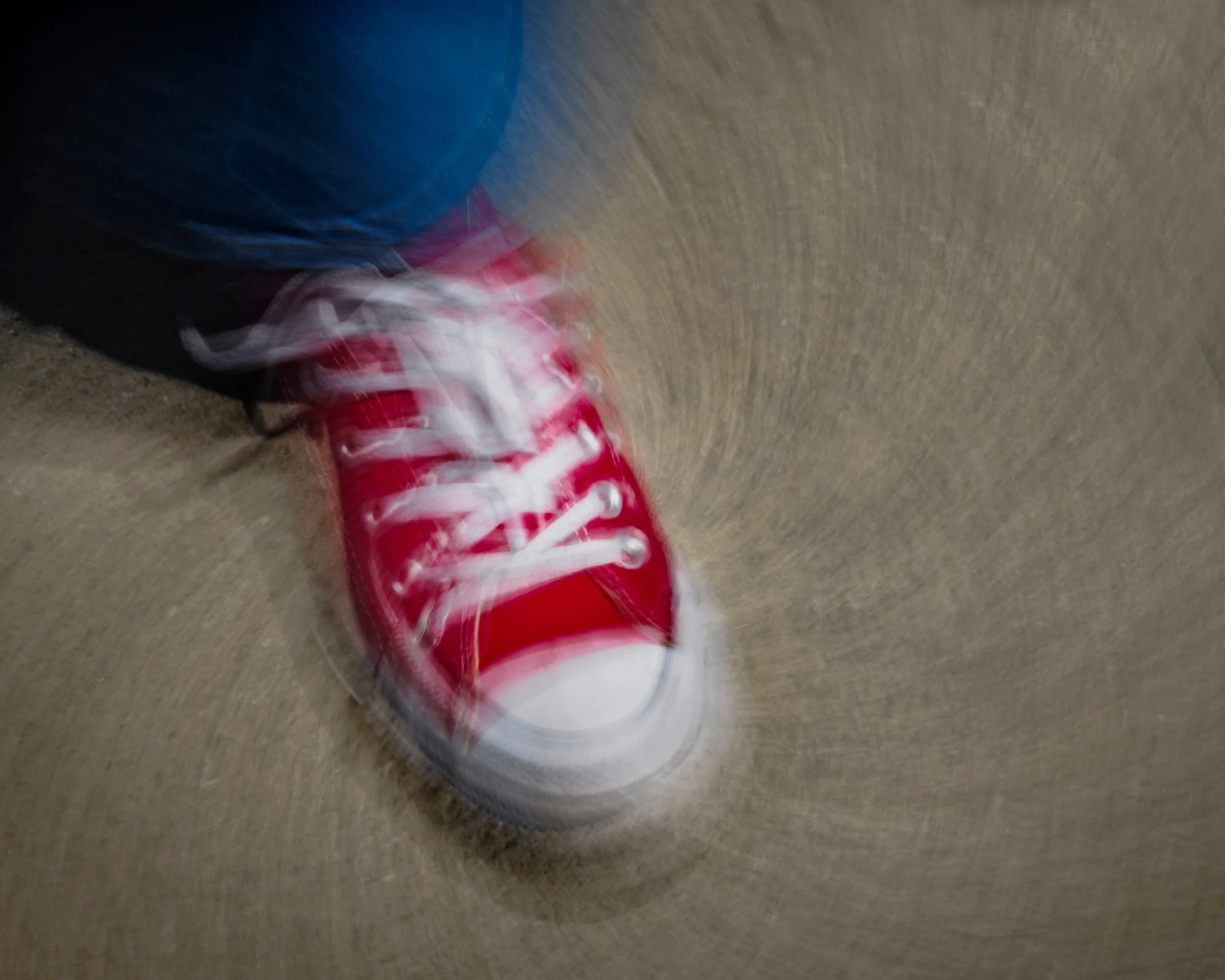 Red sneaker, zoom burst twirl ICM via Live ND to allow the time to create the intentional camera motion.

Taken, handheld, with my @omsystem.americas M Zuiko 12-100mm lens on my OM-1 mark II

#omsystem #red #redsnealer #ICM #sneaker #lisatomphotos