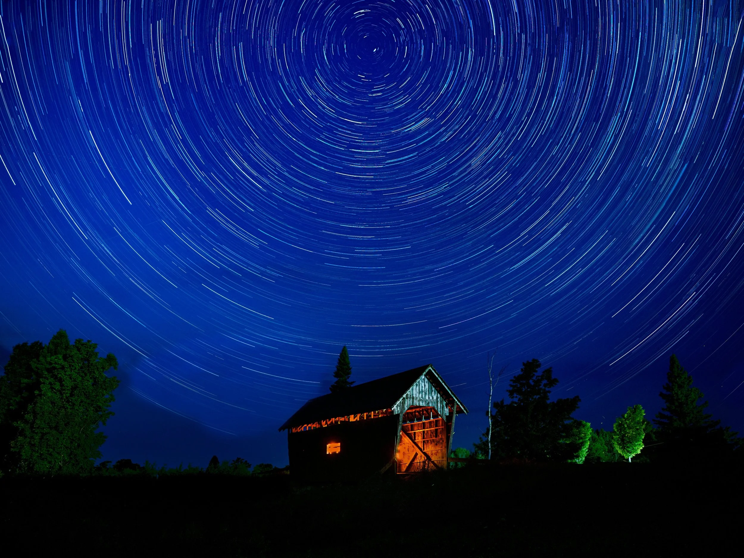 Stars over bridge

Taken with the @omsystem.americas M Zuiko 12-40mm lens on the OM-3 camera.
One hour of ten-second exposures stacked in camera using live composite

with @franktaylorsmith 

#omsystem #startrails #livecomposite #stars #om3 #nightski