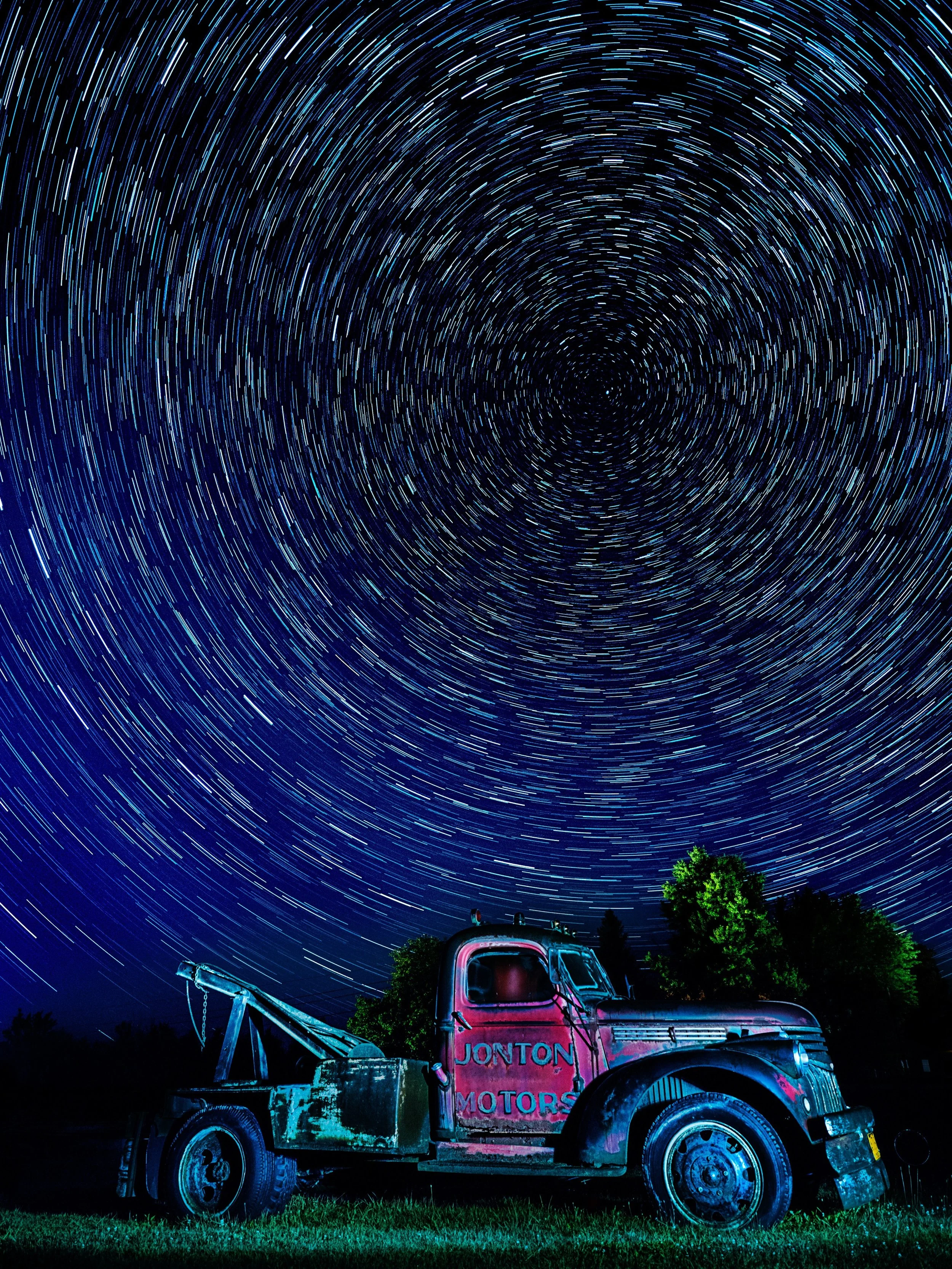 Light painting and Star Trails using Live Composite

@omsystem.americas @omsystem.cameras 

#omsystem #livecomposite #startrails #lightpainting #towtruck #lisatomphotos