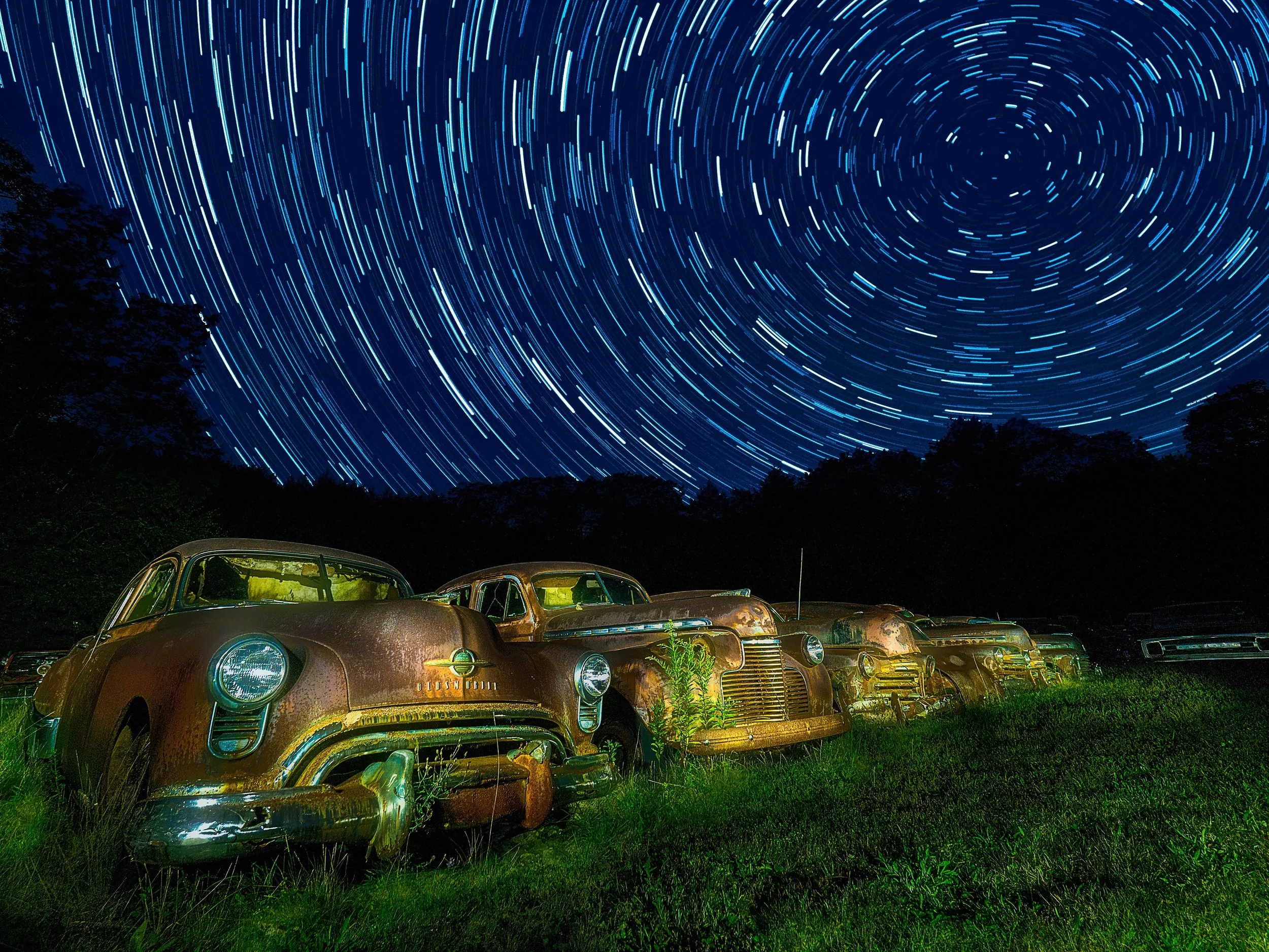 Light painting and Star Trails using Live Composite

@omsystem.americas @omsystem.cameras 

#omsystem #livecomposite #startrails #lightpainting #oldcars #lisatomphotos