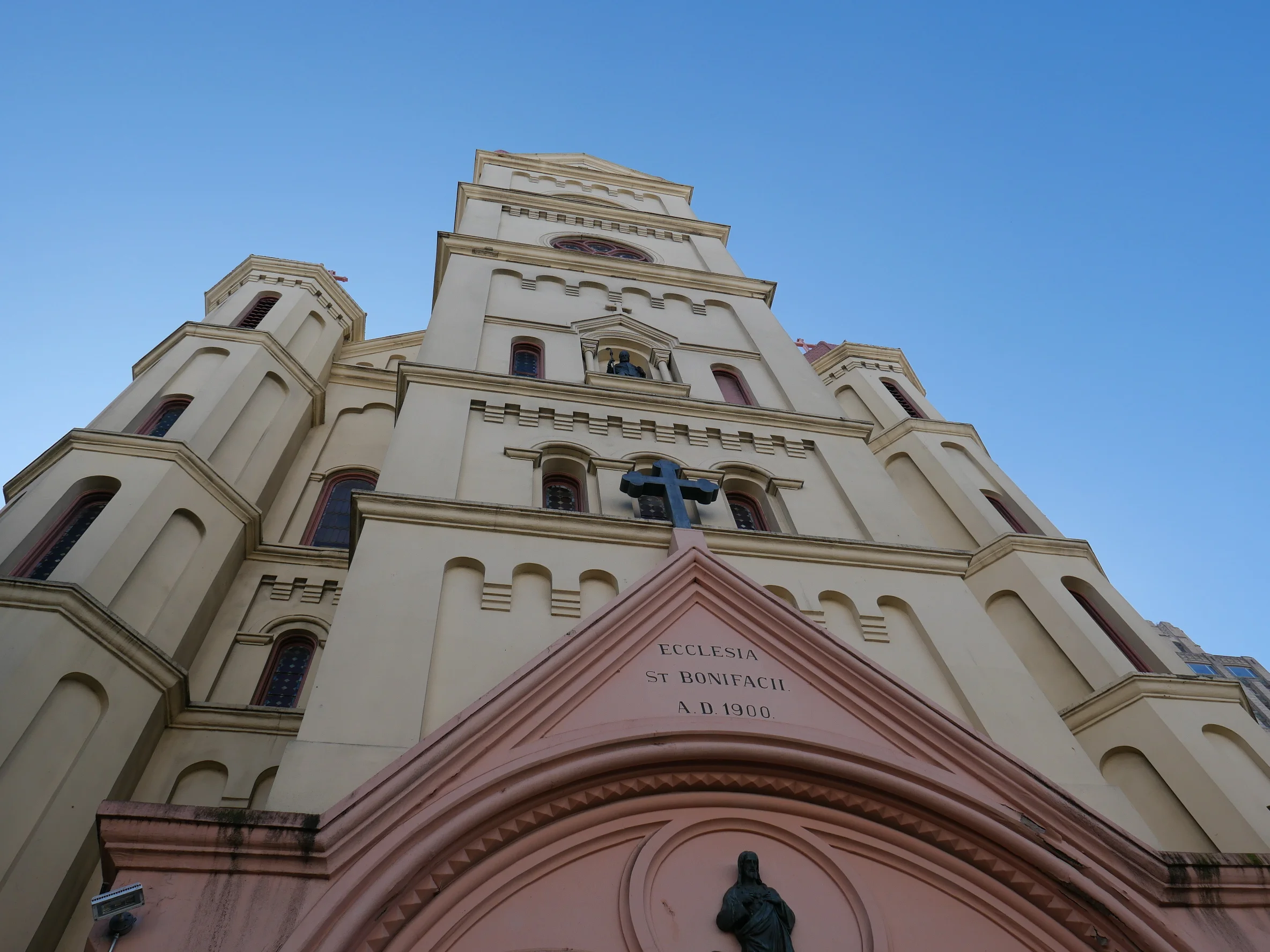  Church lets people sleep on their pews while not in service 