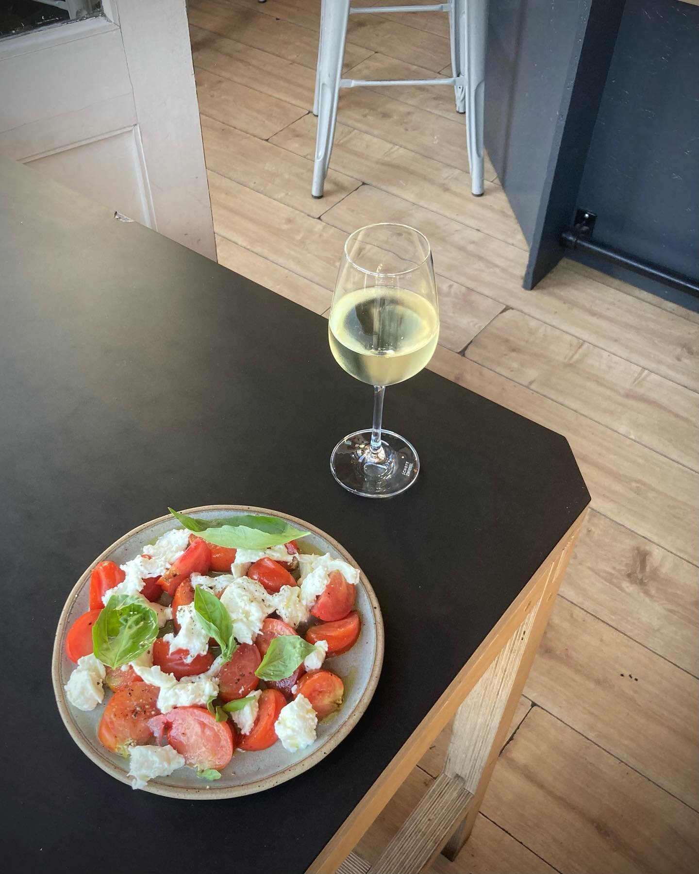 WE HEART TOMATOES⁣
⁣
A beautiful plate of @nancealverne heart tomatoes, grown 0.75 miles away.. ⁣❤️ 🍅 
⁣
served here with some creamy, luscious bufala mozzarella and a vivid, dry and intense white wine from vines 750m up on the slopes of Mount Etna&