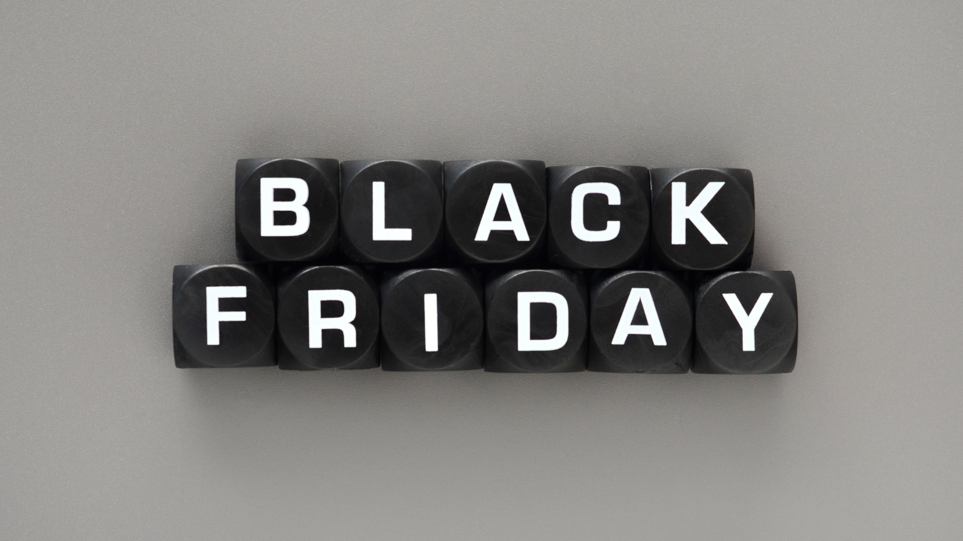 4 Tactici pe care să le incluzi în strategia de marketing digital de Black Friday