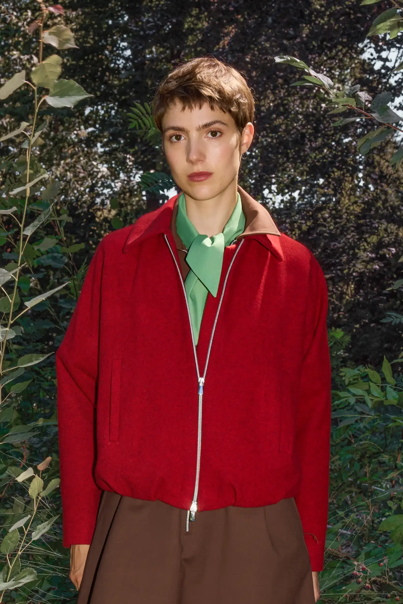 Blouson-rot-Schurwolle-Kaschmir-detail-AnnetteRufegerHW26.webp