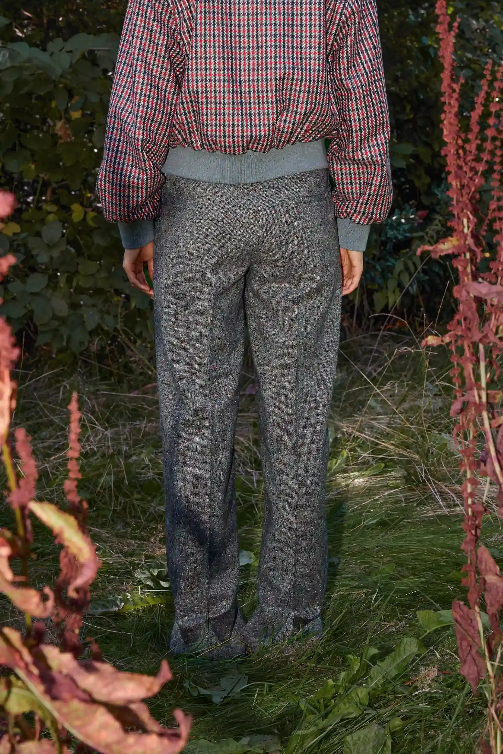 Hose-tweed-geradesBein-hellgrau-schwarz-AnnetteRufegerHW26.webp