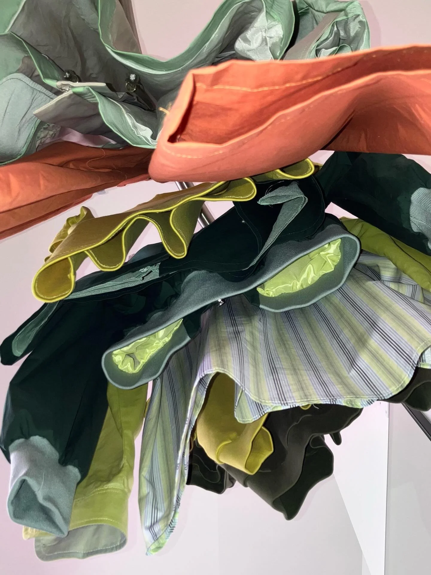 REFRESH! A sneak peek at the new spring collection. We&rsquo;re already in the middle of preparations for our photo shoot. The new accessories are a must! 
You can already try on the first pieces in our store.

#annetterufeger
#hamburg
#newspringpiec