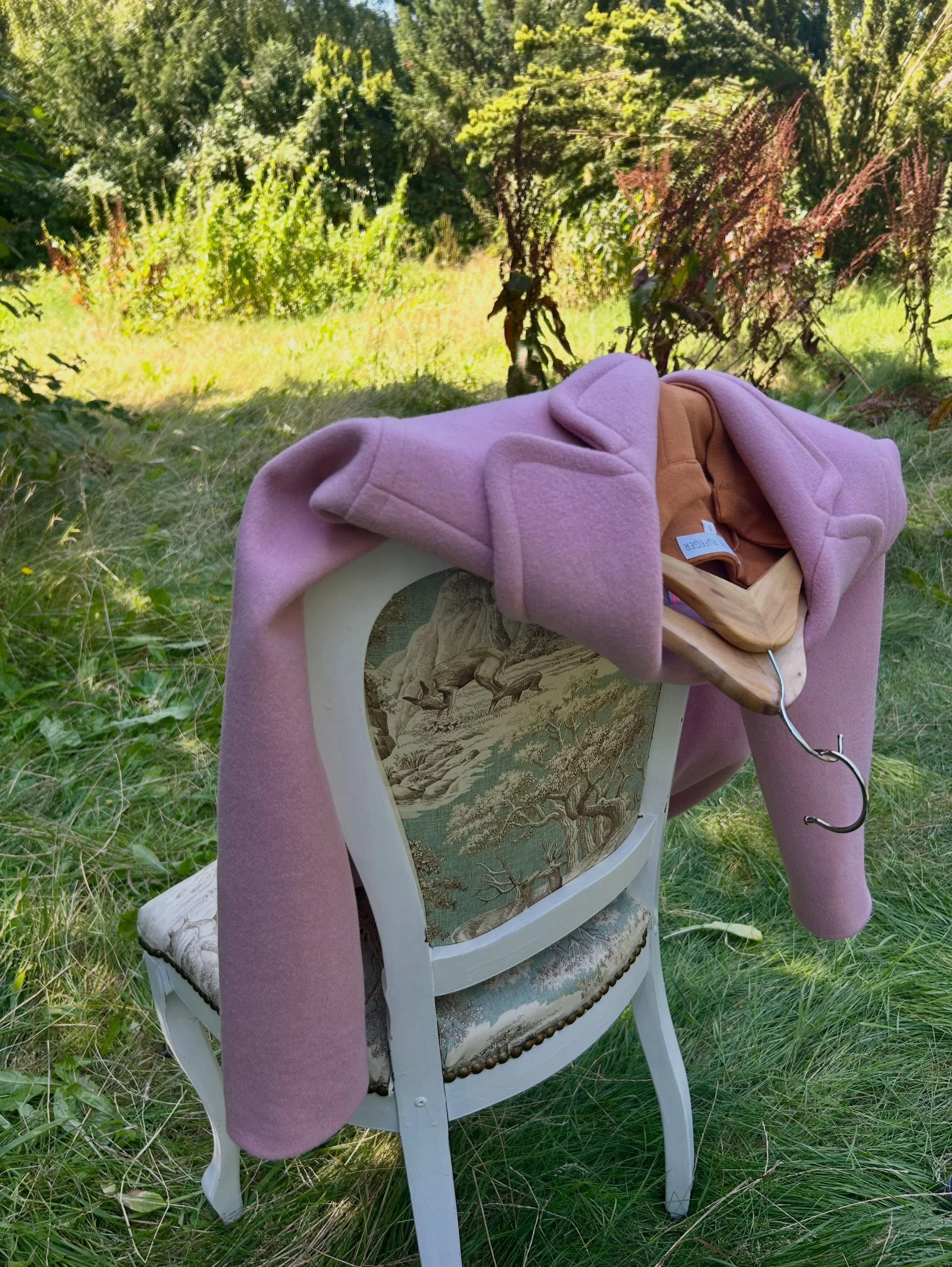 Beautiful moments from our latest photoshoot. So poetic. The colours, the atmosphere, the light and the dream team. Love! 

photography @andreastobaben
Model @julesanders_ 
H/M @art_by_magdaleni_wlodarkiewicz 
Styling @sue20357 
assistant @felix.gent