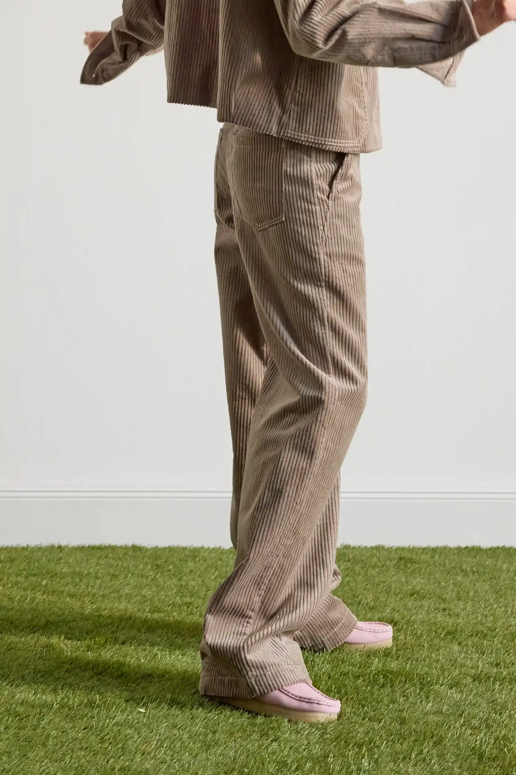 Cordhose-clay-Baumwolle-side-AnnetteRufegerHW26.webp