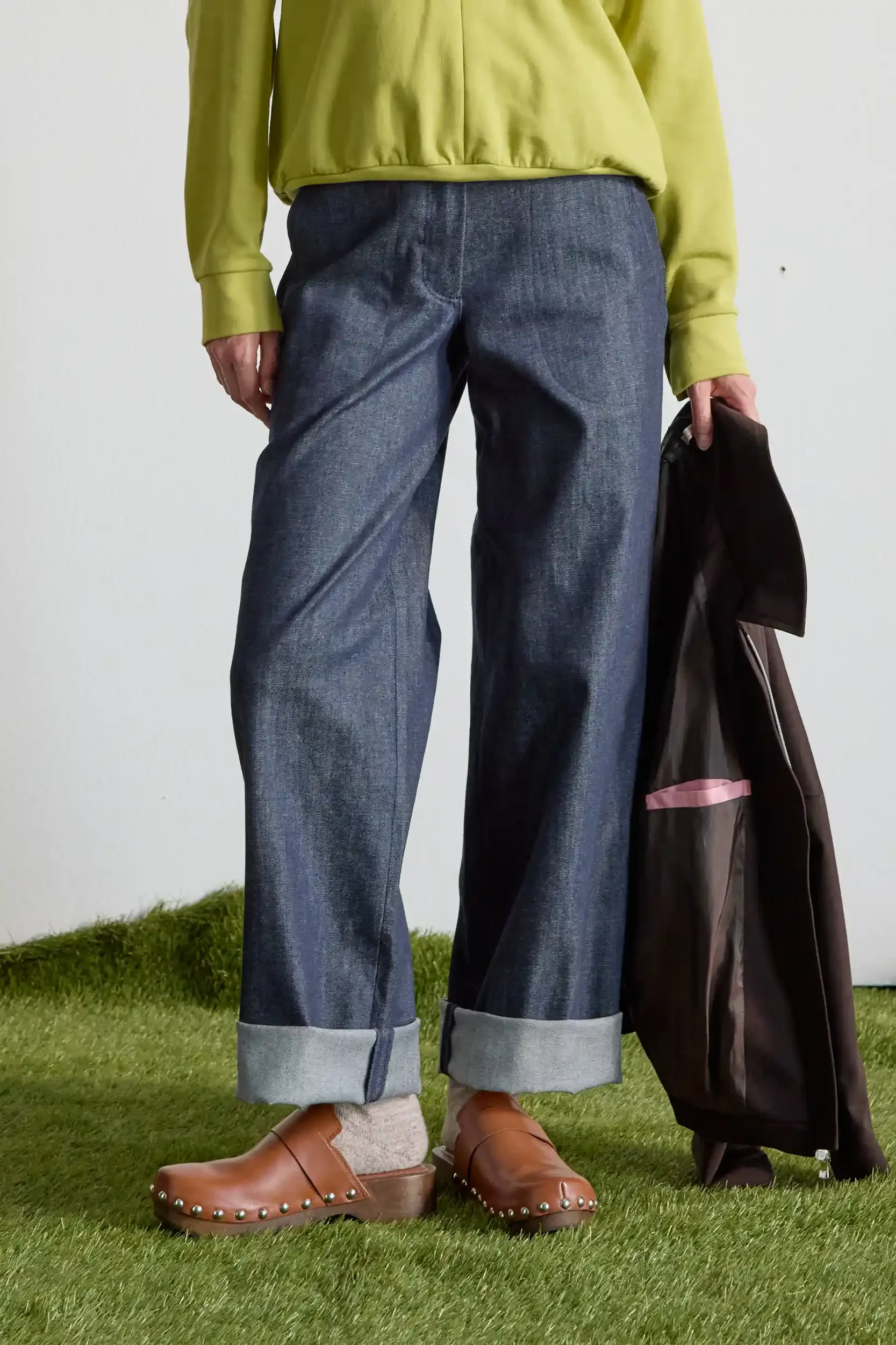 Jeanshose-Baumwolle-dunkelblau-detail-AnnetteRufegerHW26.webp