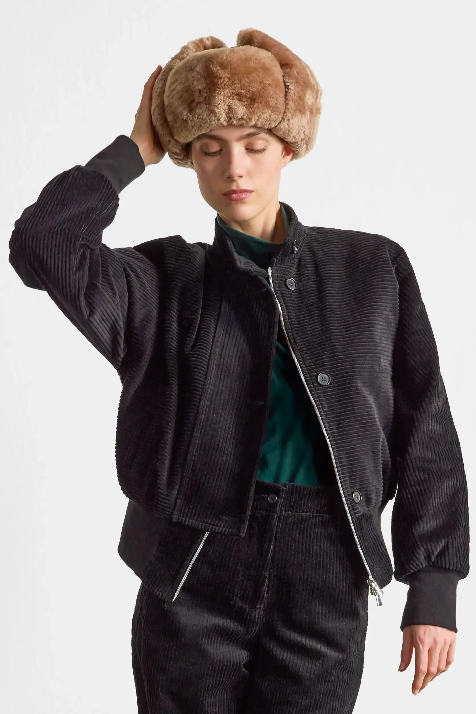 Jacke-Breitcord-schwarz-front-AnnetteRufegerHW26.webp