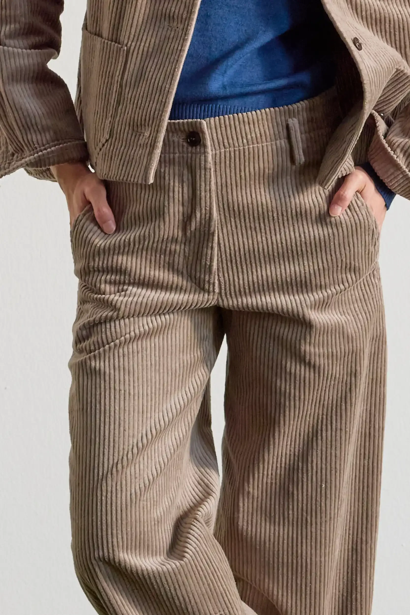 Cordhose-clay-Baumwolle-closeup-AnnetteRufegerHW26.webp