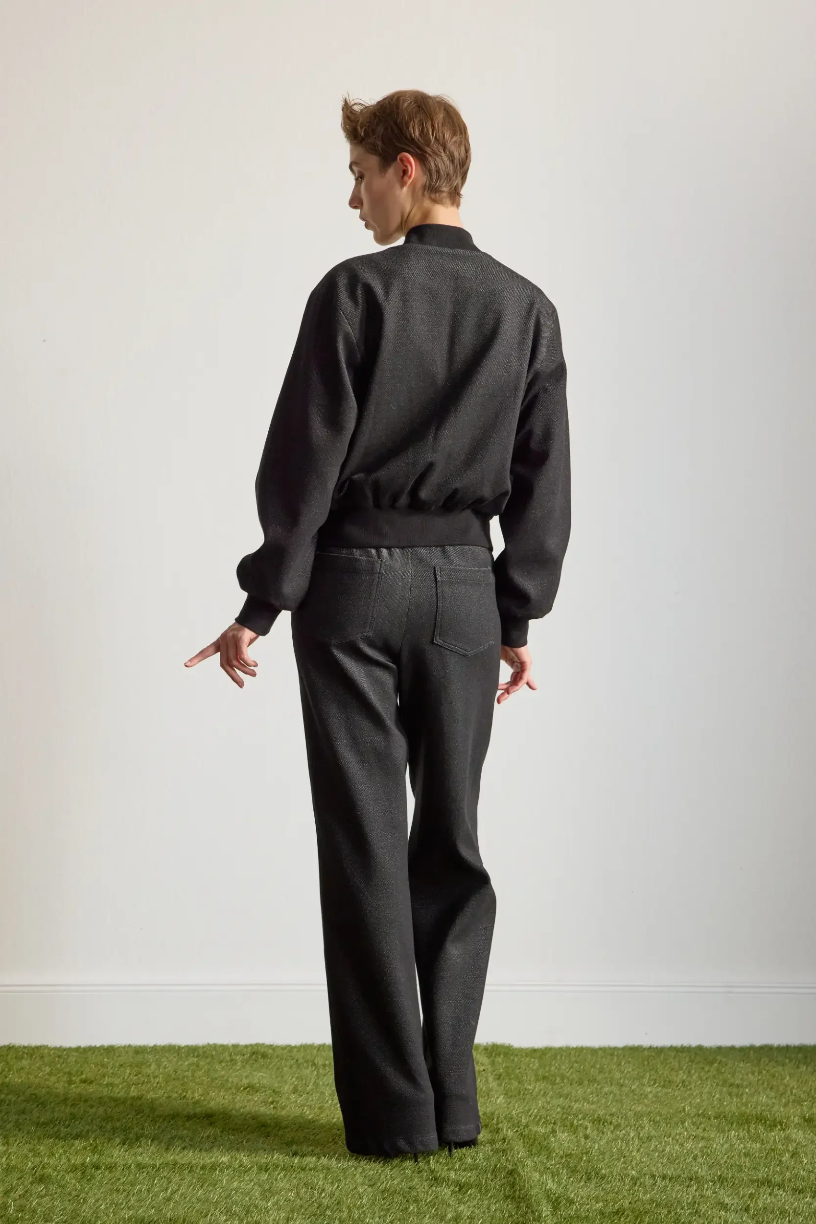 Anzug-Schwarz-Baumwolle-back-AnnetteRufegerHW26.webp