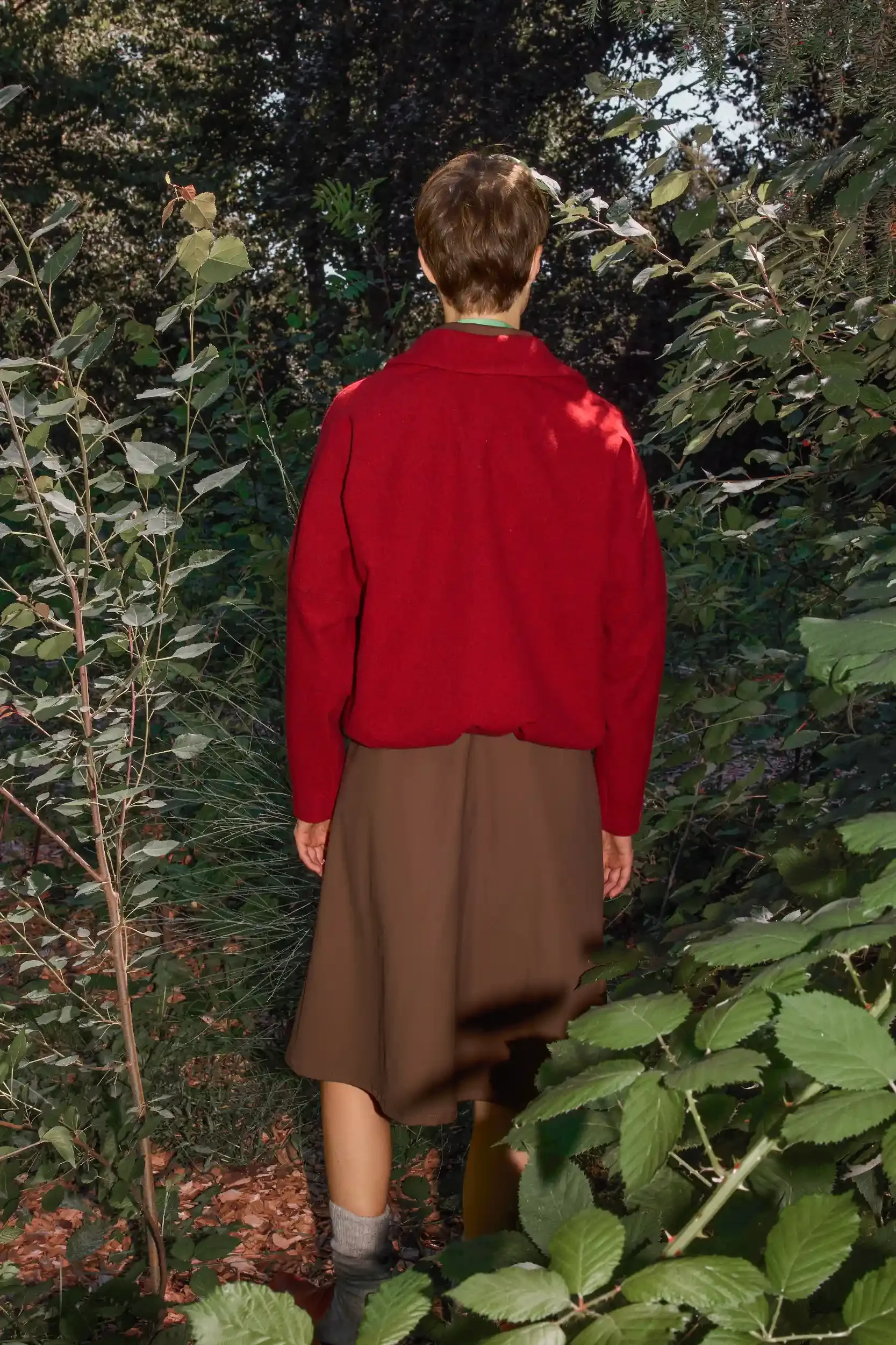 Blouson-rot-Schurwolle-Kaschmir-back-AnnetteRufegerHW26.webp