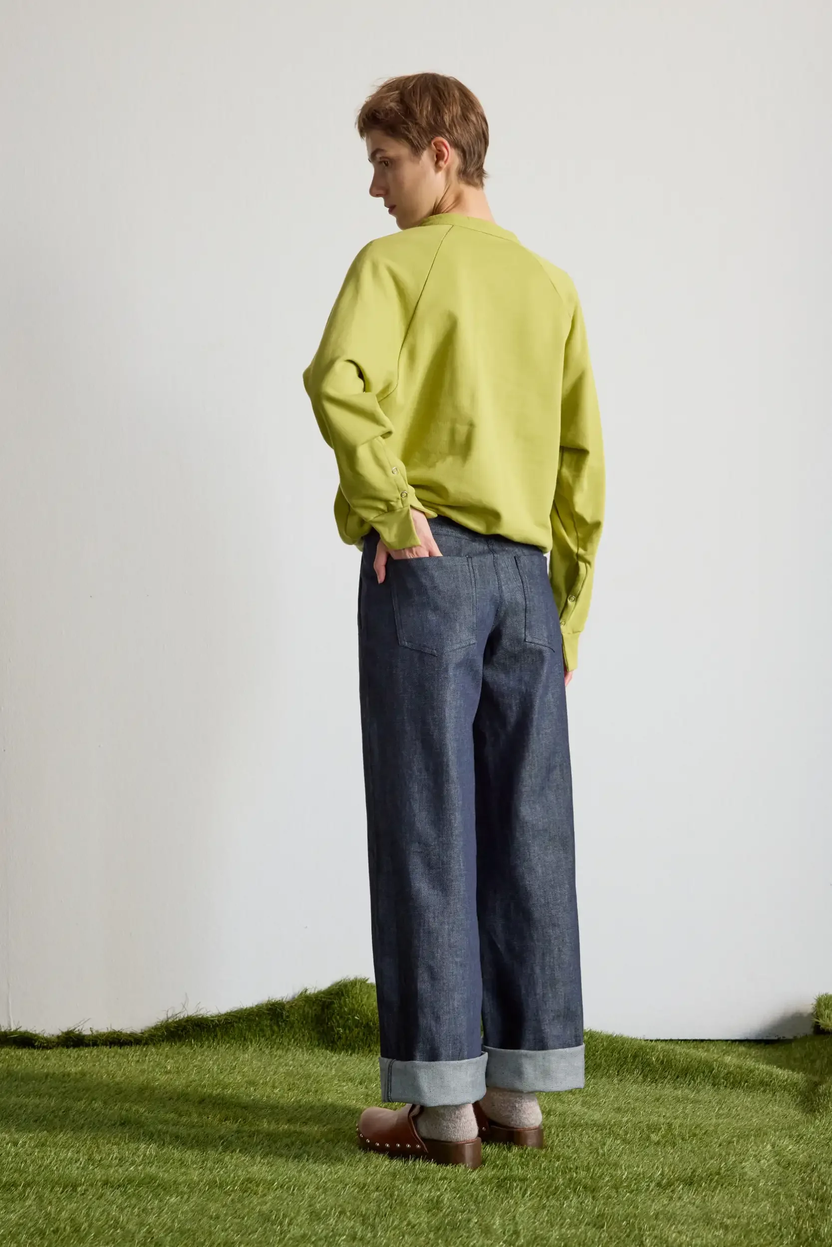 Jeanshose-Baumwolle-dunkelblau-back-AnnetteRufegerHW24.webp