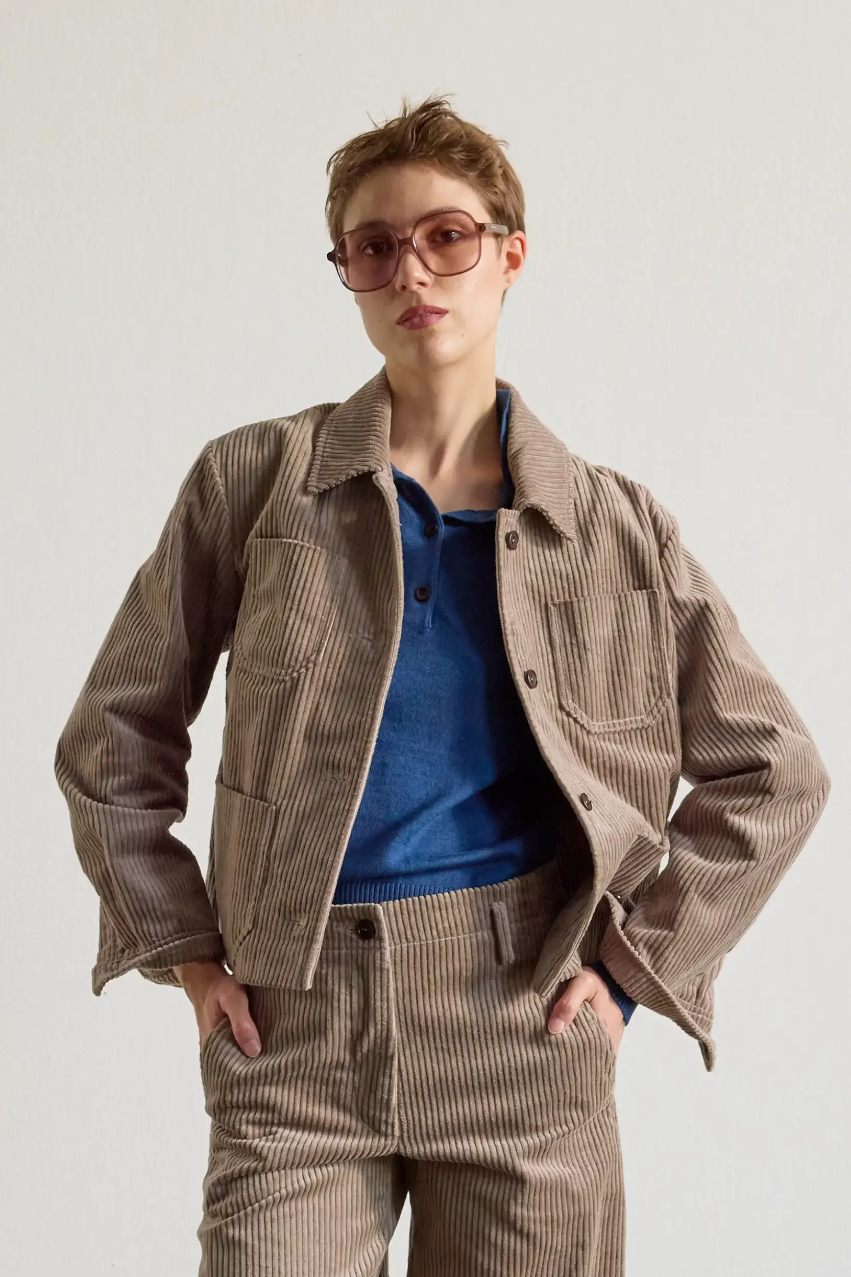 Kurze Cordjacke mit 4 Taschen, clay