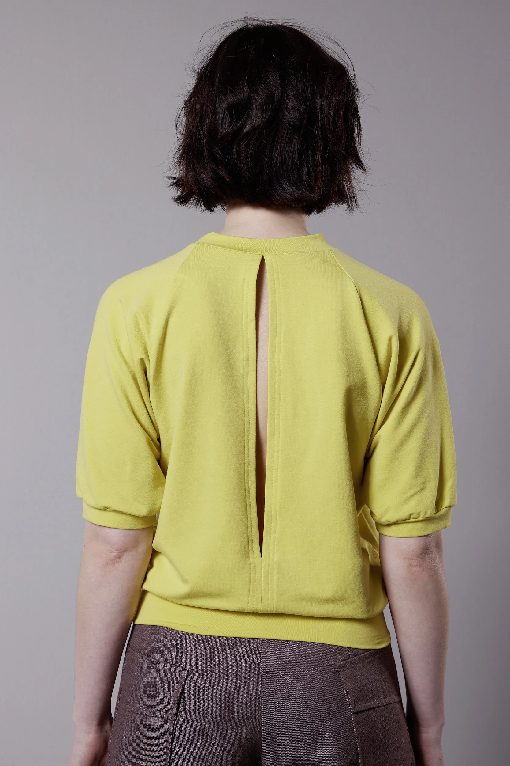 Shirt mit Fledermausärmeln und Rückenschlitz, Gelb