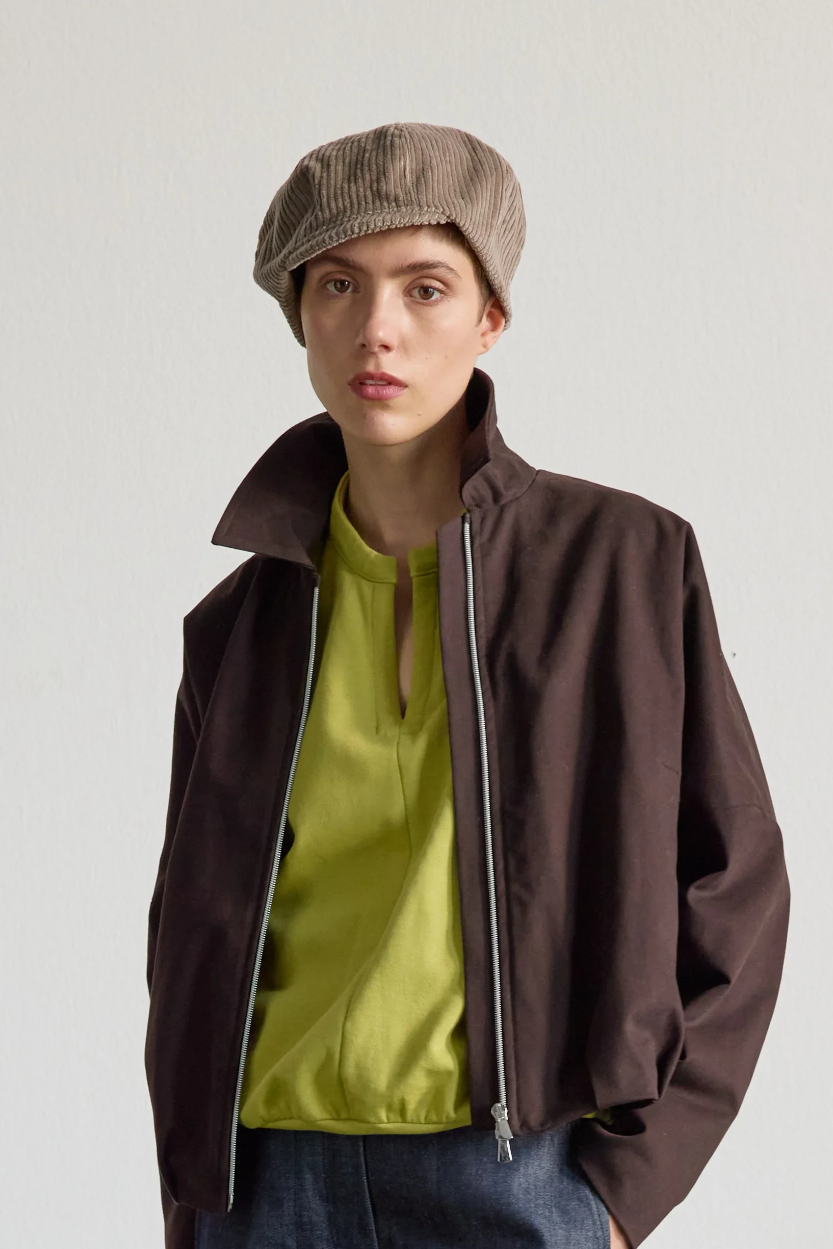 Blouson-mit-Kragen-braun-Baumwolle-AnnetteRufegerHW26.webp