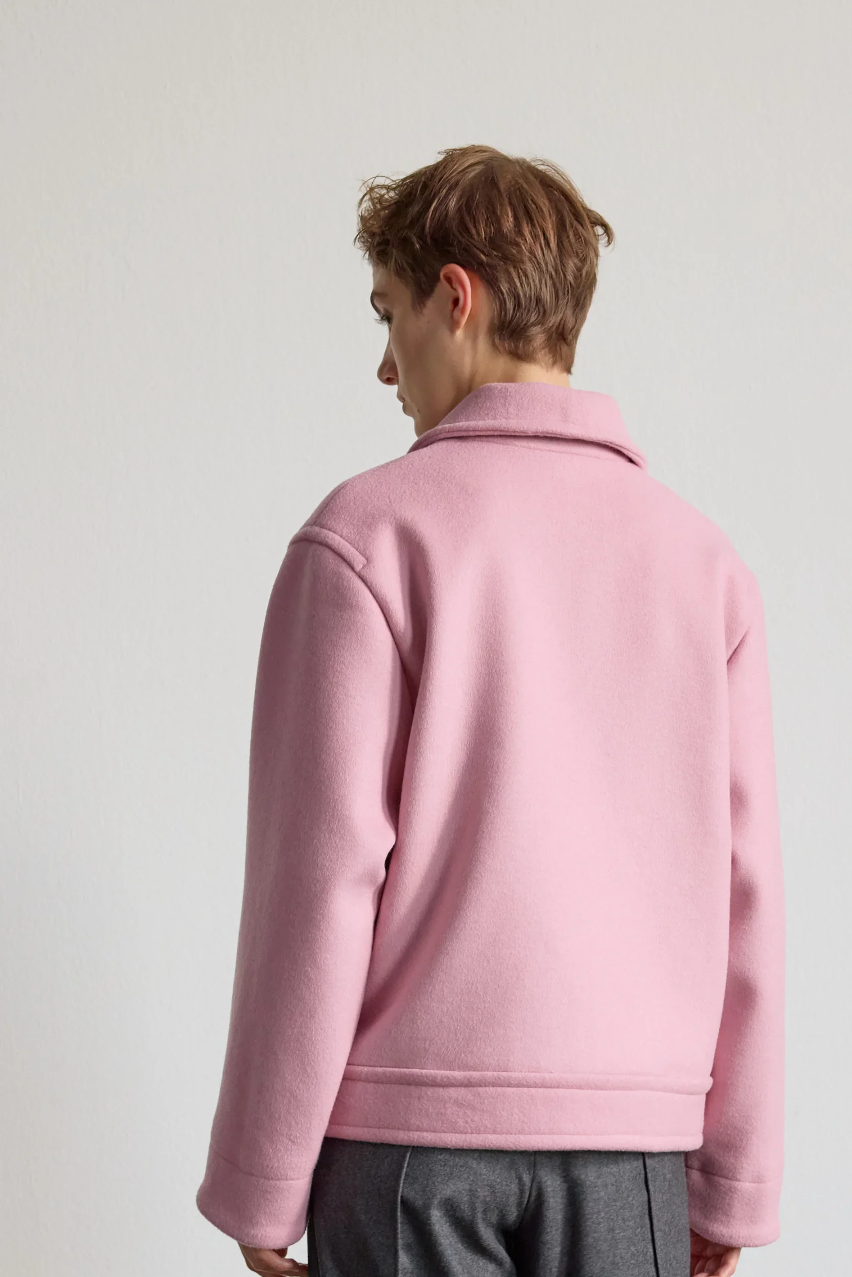 Oversized-Jacke-rosa-Schurwolle-back-AnnetteRufgerHW26.webp