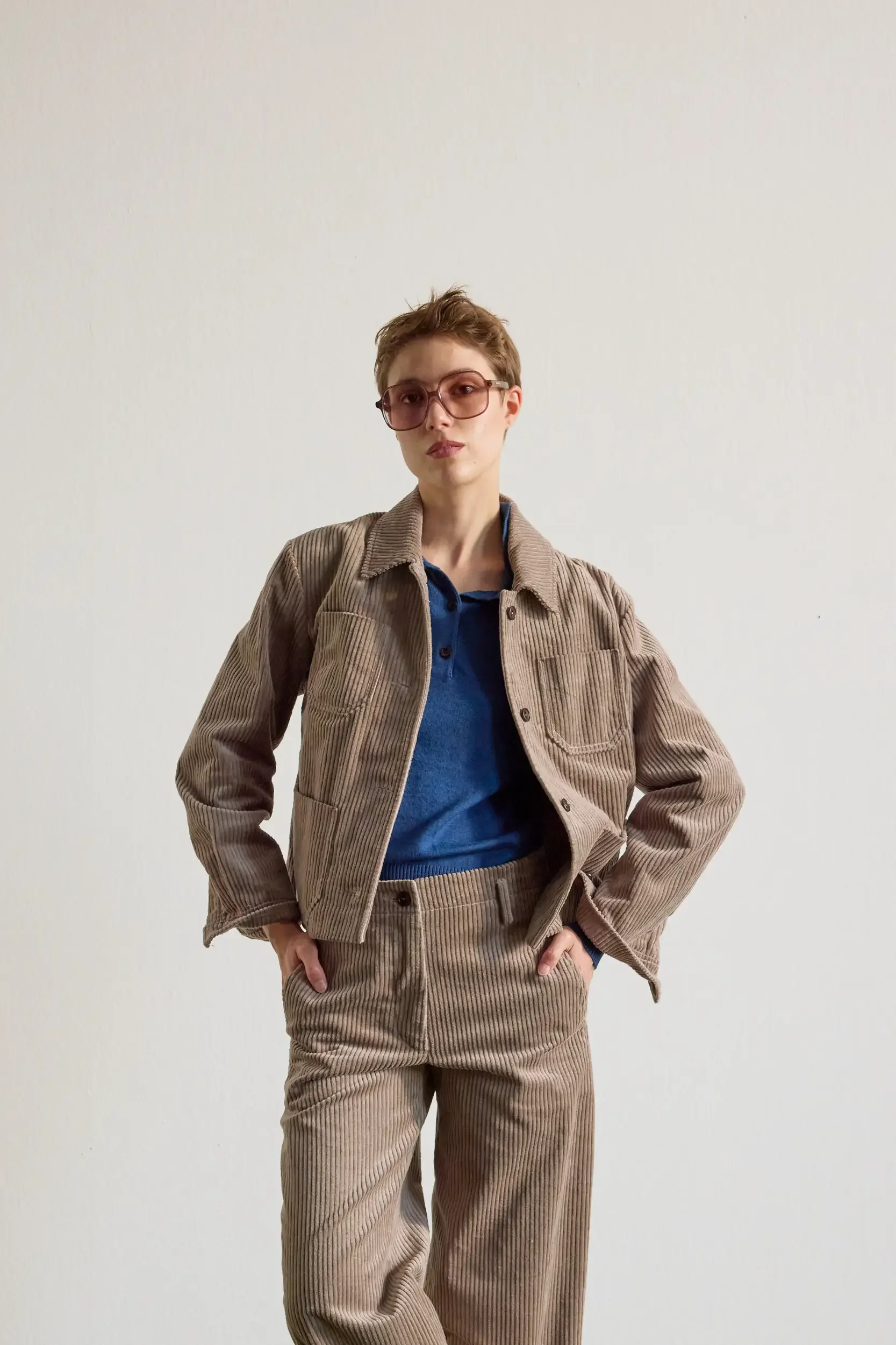 Kurzjacke-clay-breitcord-AnnetteRufeger-HW26.webp