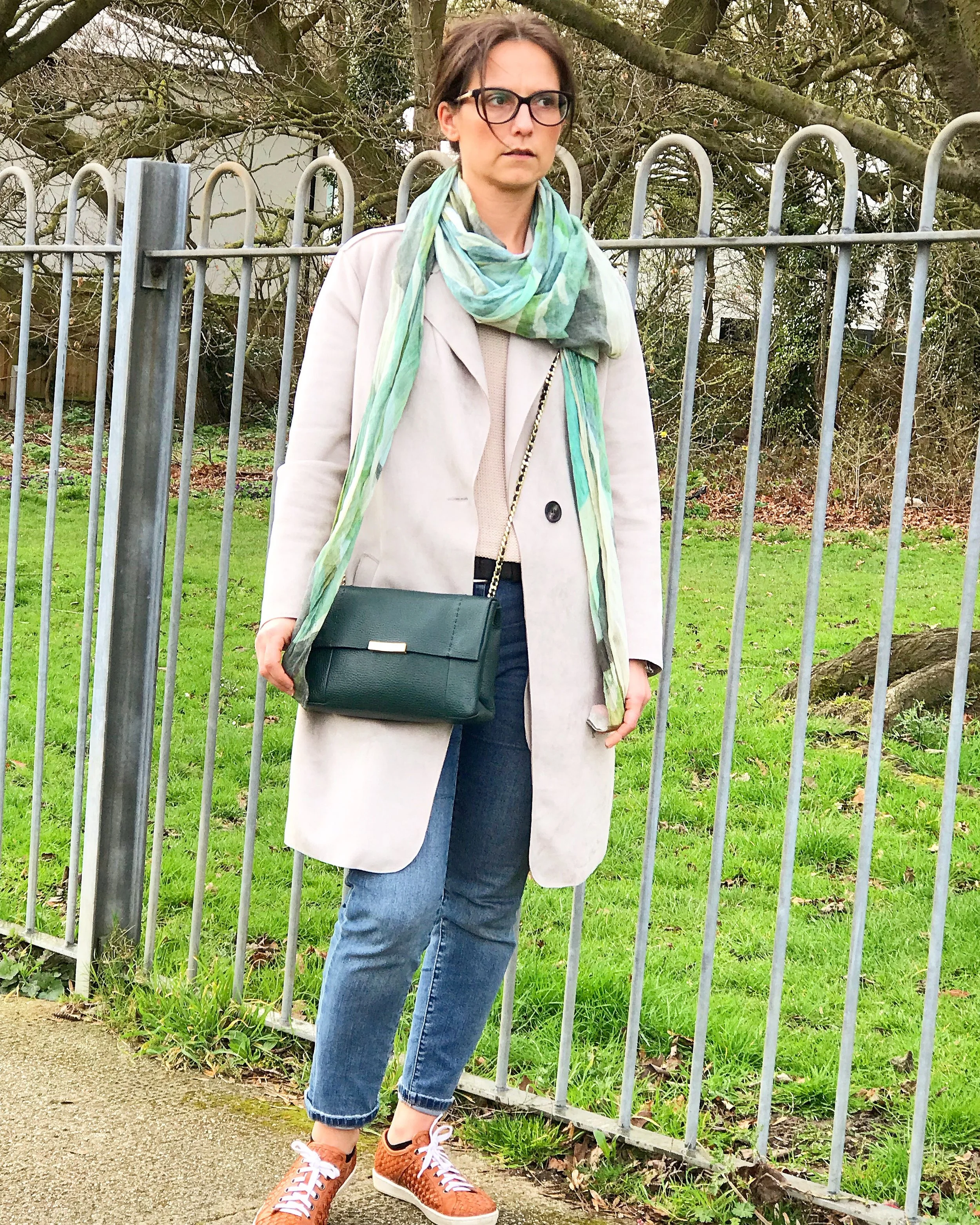 At the moment I am obsessed with this beige jacket I picked up few weeks ago. It’s so soft and it goes well with all my latest outfit.