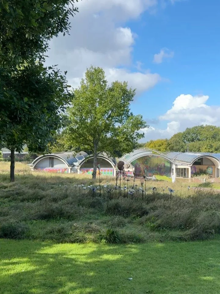 Before the @allthingsfungifestival started to ramp up I snuck away first thing Friday morning to visit Wakehurst which is part of Royal Botanic Garden, Kew. It was just 10 minutes from the festival site and is home to the millennium seed back. 

Kew 