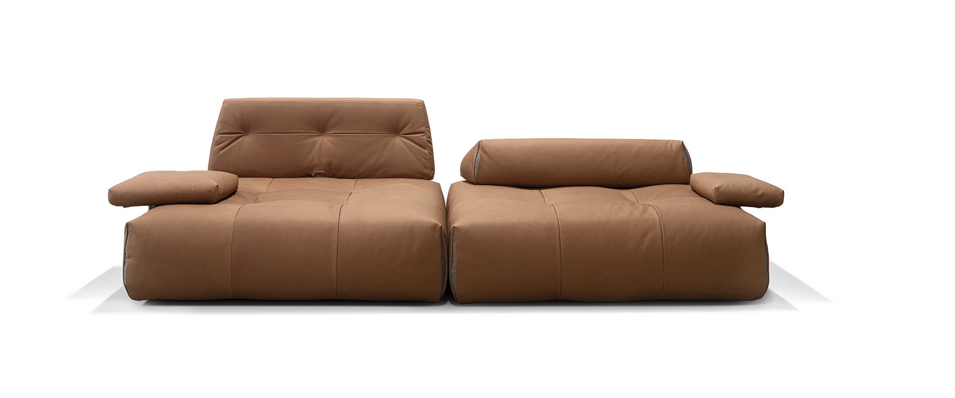 Cierre Tab modular sectional sofa with customizable fabric and leather. Contemporary sectional sofa for modern and classic living room designs.