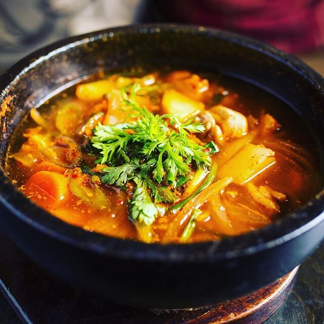 Dak Dori Tang perfect Korean comfort food with chicken potatoes carrots onions in a spicy broth. Call to pick up and we&rsquo;ll bring it to your car or order delivery @ubereats @doordash @grubhub  #deliverychicago #koreanfood