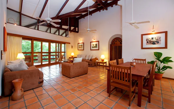 Fourbedroom suite 02.jpg