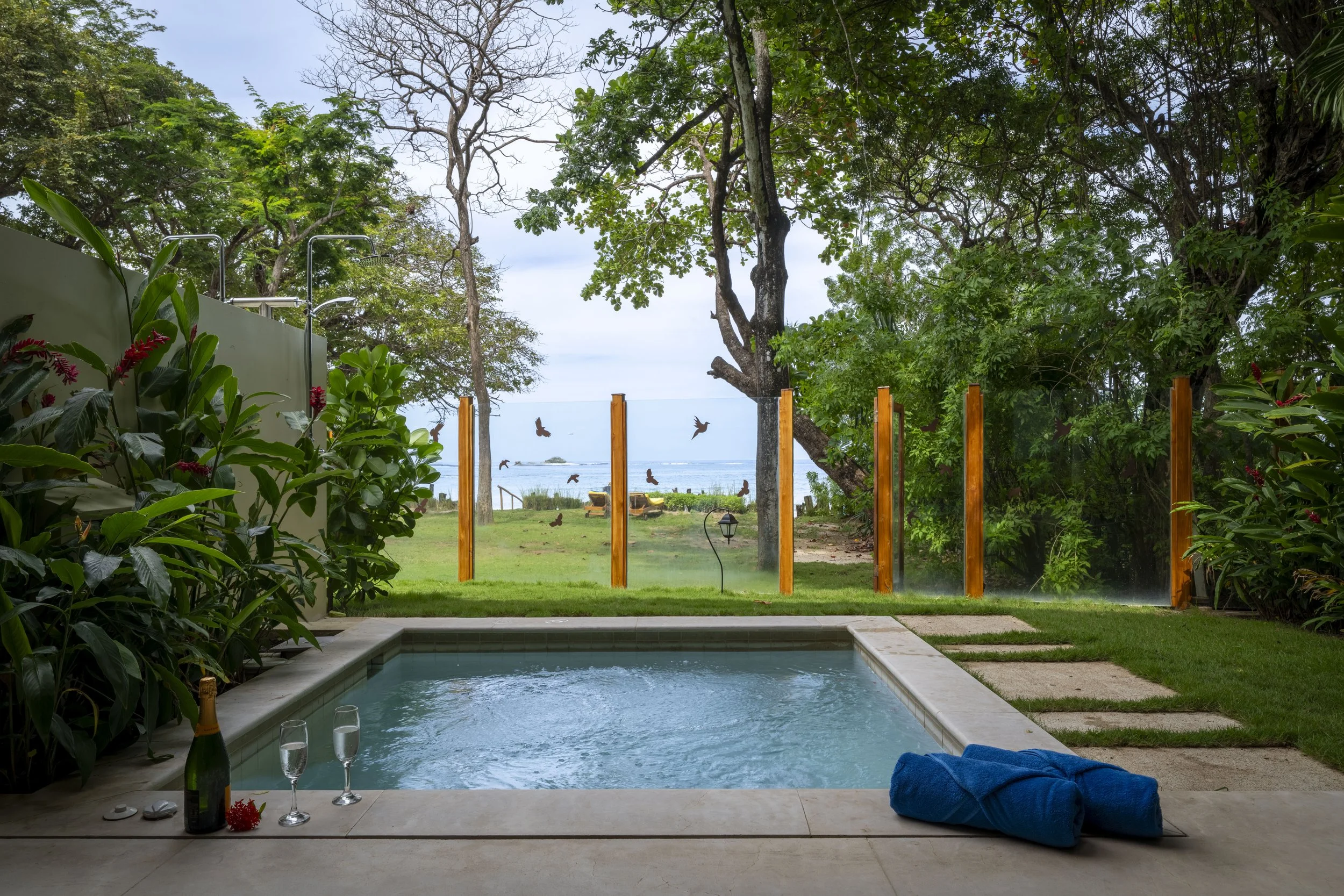 Beachfront Suite Terrace_8.jpg