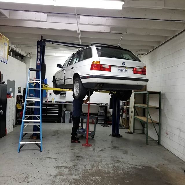 This rainy #touringtuesday I get to work on my E34 after hours! I absolutely LOVE this car!
Want me to work on yours? (714)714-5531 .
.
.
#BMW #bimmer #BMPS #bmwgram #ultimateklasse #ultimatedrivingmachine #bimmerlife #bmwmsport #mperformance #collis
