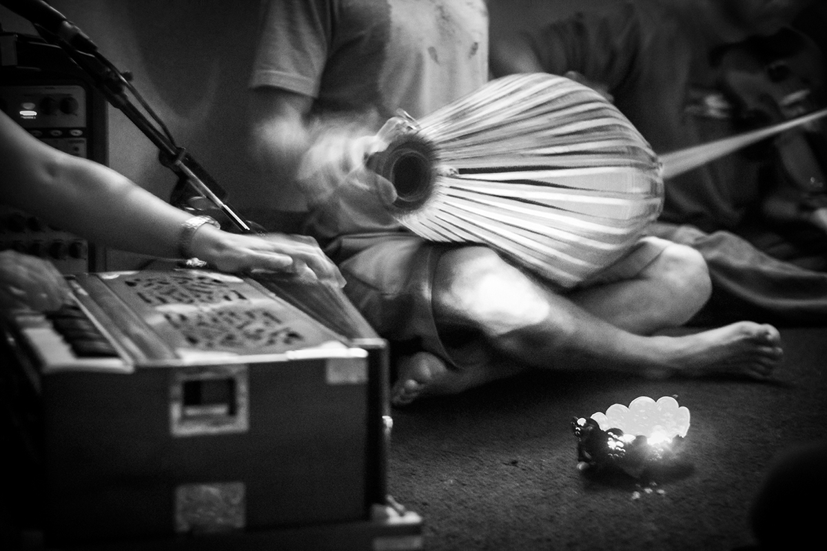 kirtan1 copy.jpg