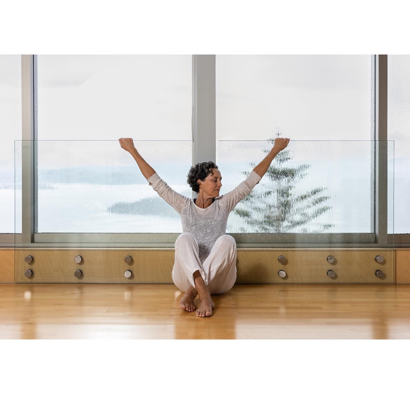 🧘🏻&zwj;♀️📸🧘🏻&zwj;♀️ It was lovely to be back at the magical @spaceyogawellington creating imagery for their upcoming teacher training programme ⭐️
.
.
.
.
.
.
#yoga #mindbodysoul #mindfullness #wellingtonyoga #view #yogastudio #yogayeachertraini