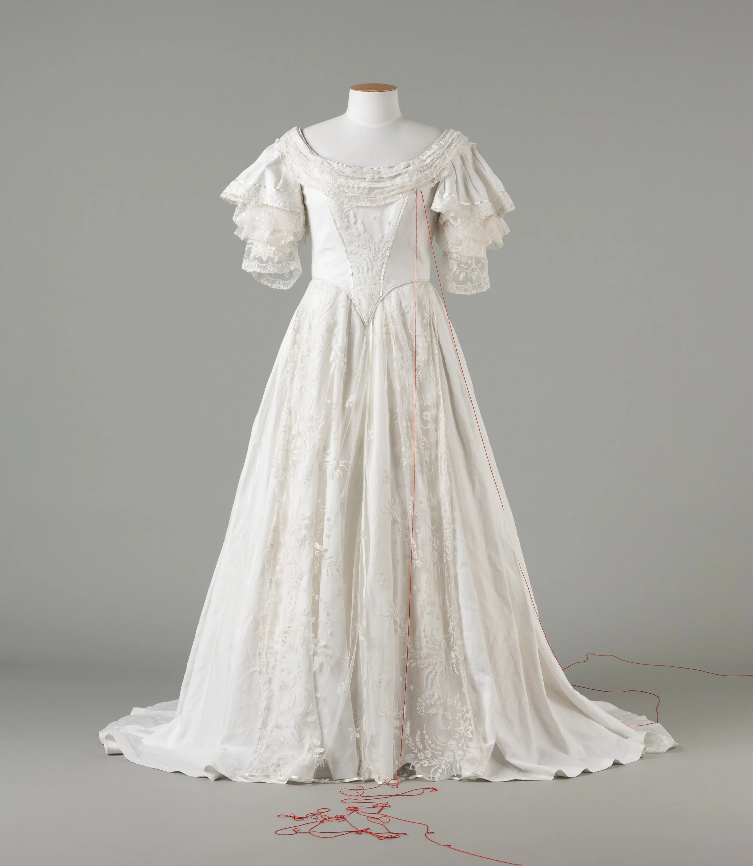 Jo Torr White Dresses-screen-1.jpg